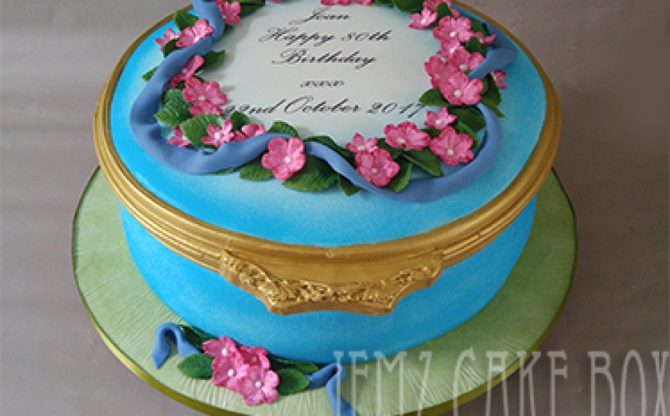 Large Enamel Snuff Box Novelty Cake £195