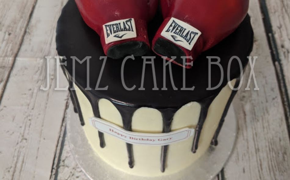 boxing Themed Drip Cake