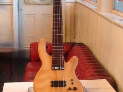 Guitar Cake